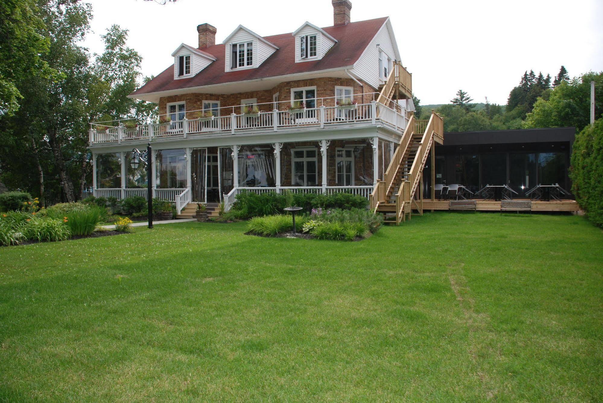 Chez Truchon Bistro-auberge Inn